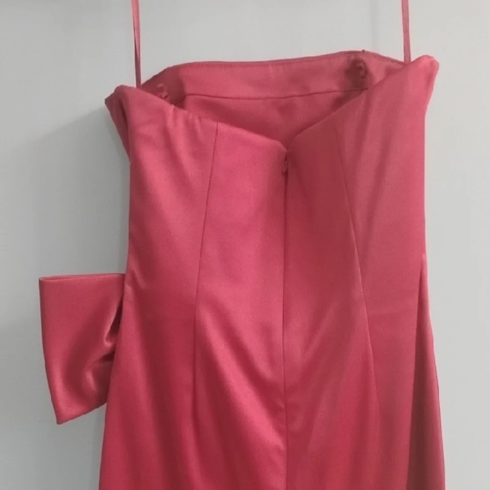 🌹White House Black Market Strapless Satin Dress in Deep Rose Color Size 0 - Picture 5 of 6